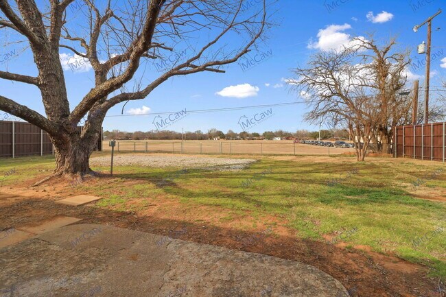 Building Photo - 308 E Fairlane Dr