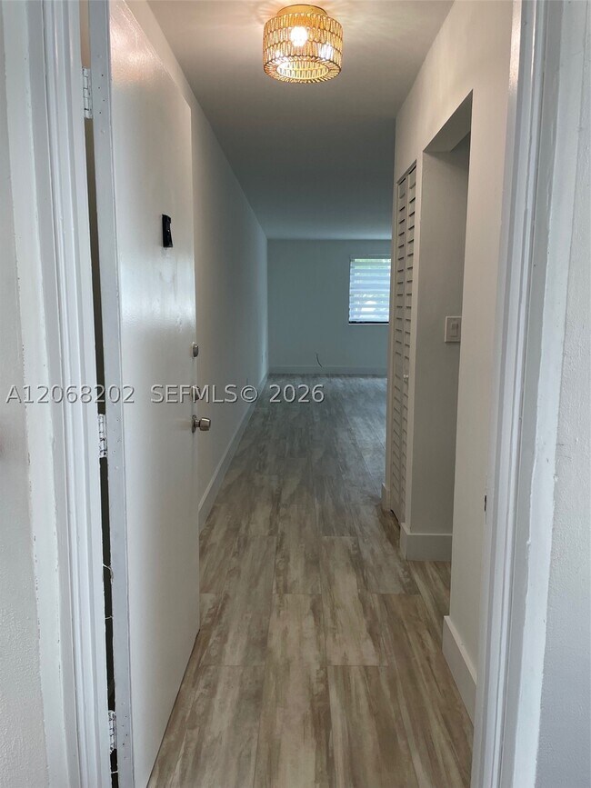 Building Photo - 460 W Park Dr