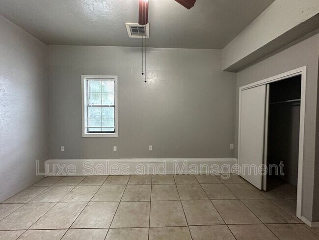 Building Photo - 3409 Willow Creek Dr