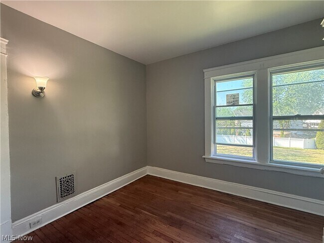 Building Photo - 1278 E 115th St