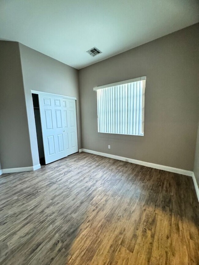 Building Photo - Charming  3-bedroom, 2-bathroom