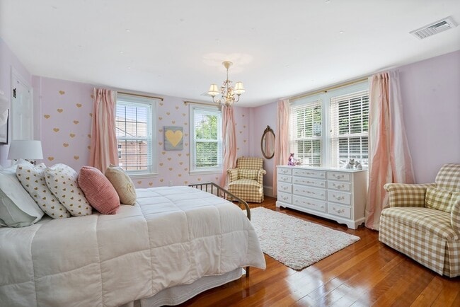 Building Photo - 205 Sohier St