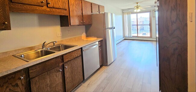 Building Photo - Plymouth Condo For Rent