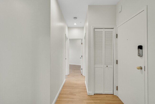 Building Photo - 19 Wiget St