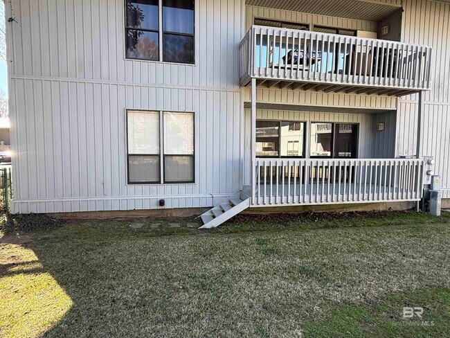 Building Photo - 1099 Sea Cliff Dr S