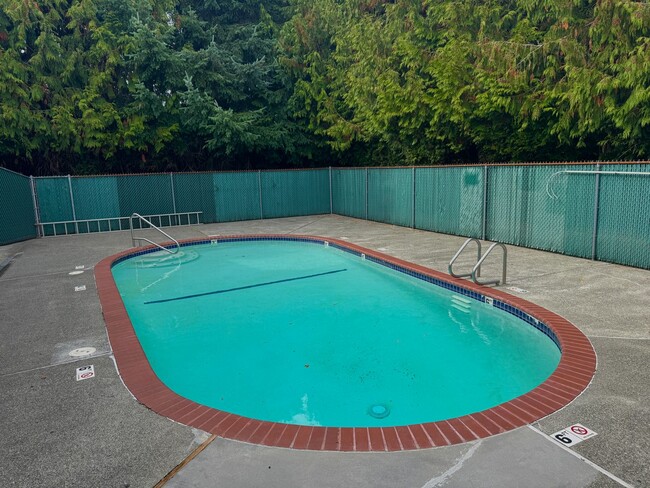 Building Photo - Downtown Poulsbo water view condo...comple...