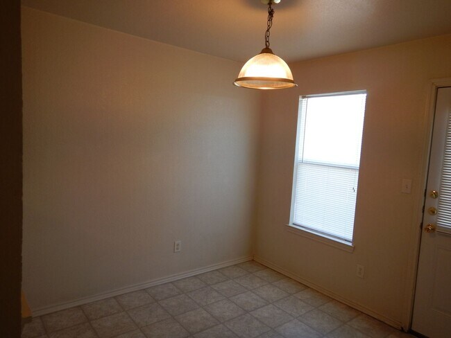 Building Photo - 2901 Cantabrian Dr