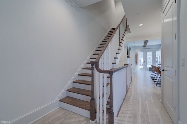 Building Photo - 5 br, 4.5 bath Townhome - 342 Purbrook Ln