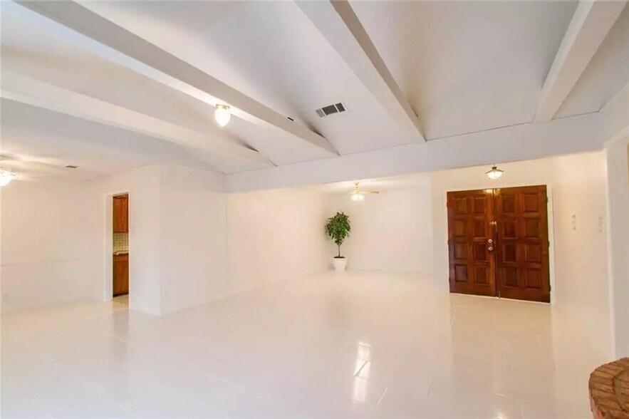 Building Photo - 2137 Shady Grove Dr