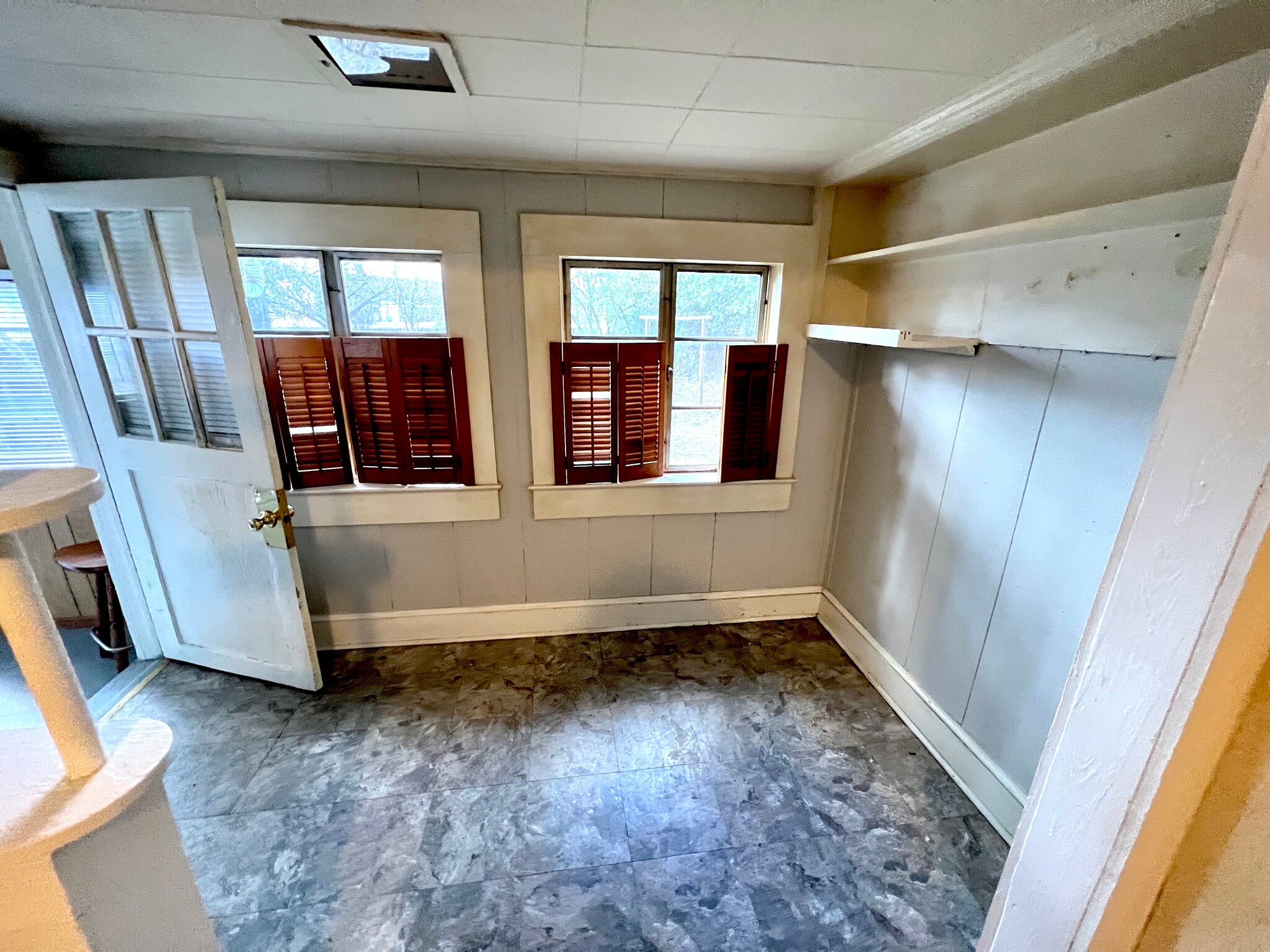 Kitchen Nook - 806 E 9th St