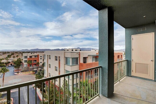 Building Photo - 62 E Serene Ave