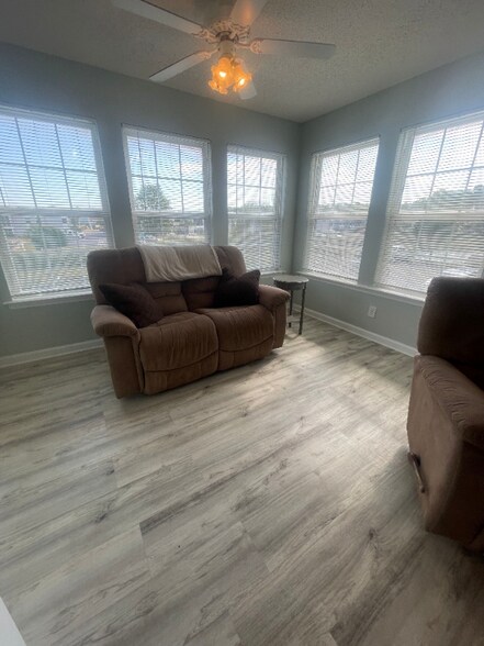 Building Photo - 2266 Huntingdon Dr