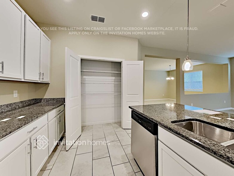 Building Photo - 14231 Seranoa Dr
