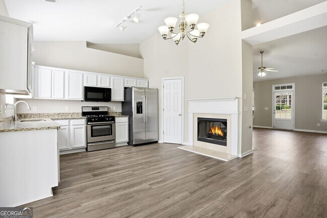 Building Photo - 405 Chadwick Cmns