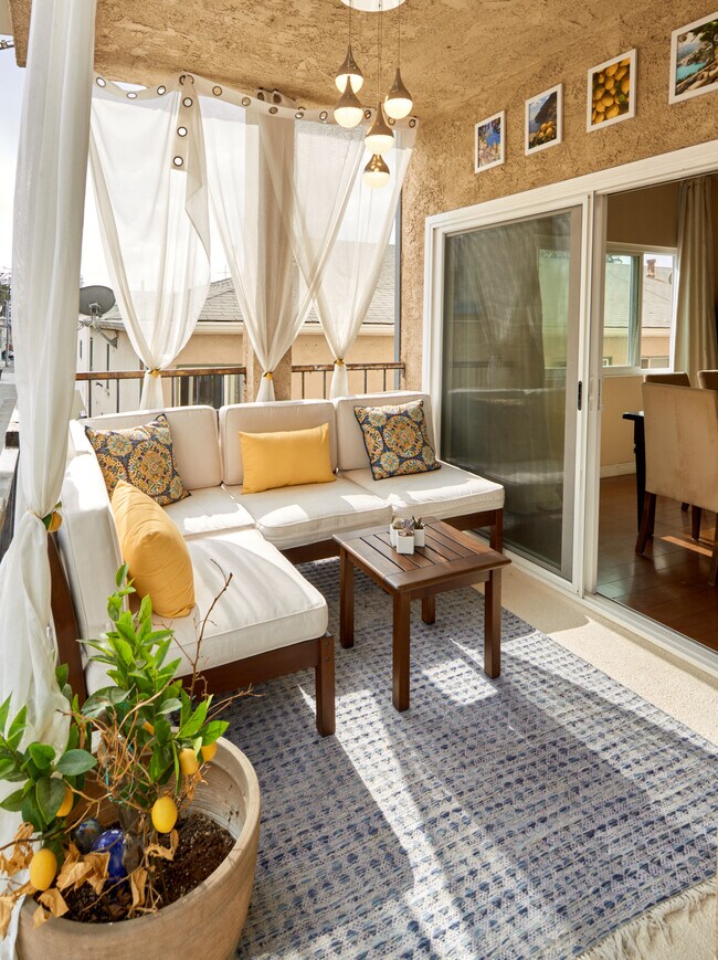 Building Photo - 817 10th St