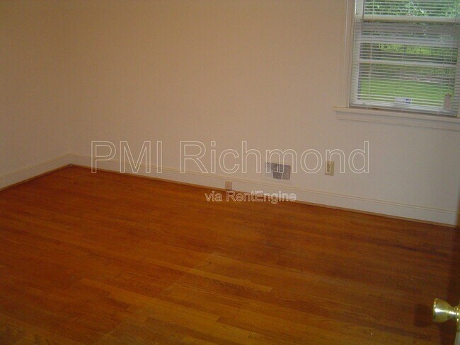 Building Photo - 1418 Kingswood St