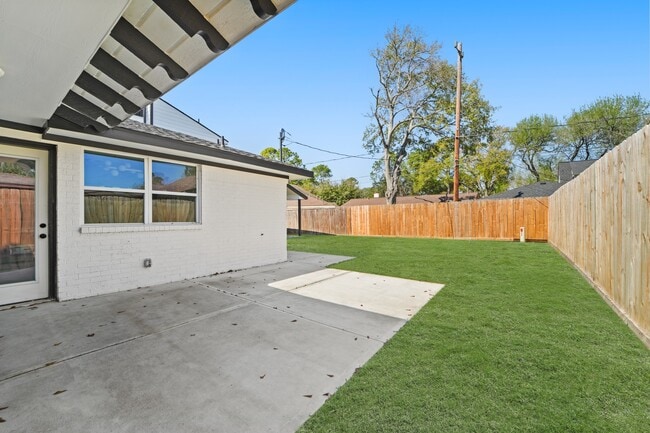 Building Photo - 10722 Lynbrook Dr