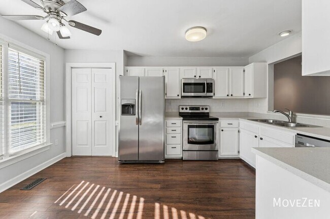 Building Photo - 134 Sanair Ct