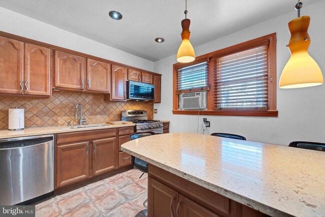 Building Photo - 5005 N 9th St