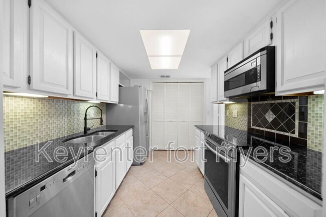 Building Photo - 3052 Kings Lake Blvd