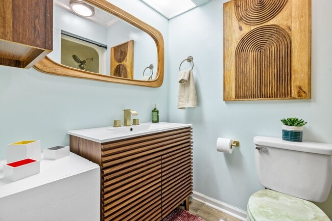 Building Photo - 3015 Old Bryan Dr