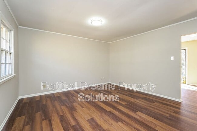 Building Photo - 1316 Pleasant St