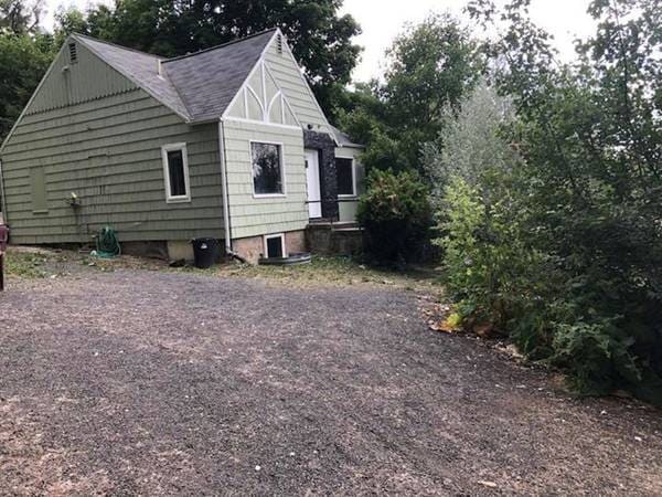 Building Photo - 940 NE Maple St