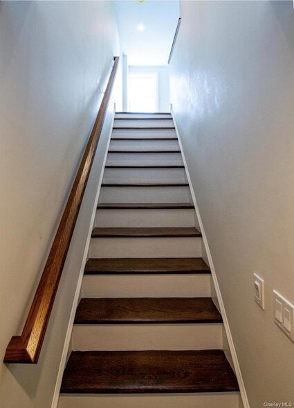 Building Photo - 3 Spring St