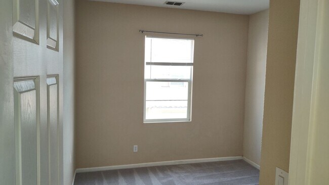 Building Photo - 8450 Crystal Walk Cir