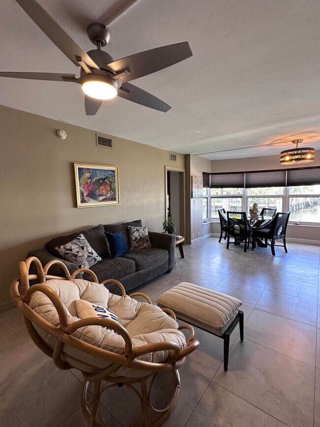 Building Photo - 3121 NE 51st St