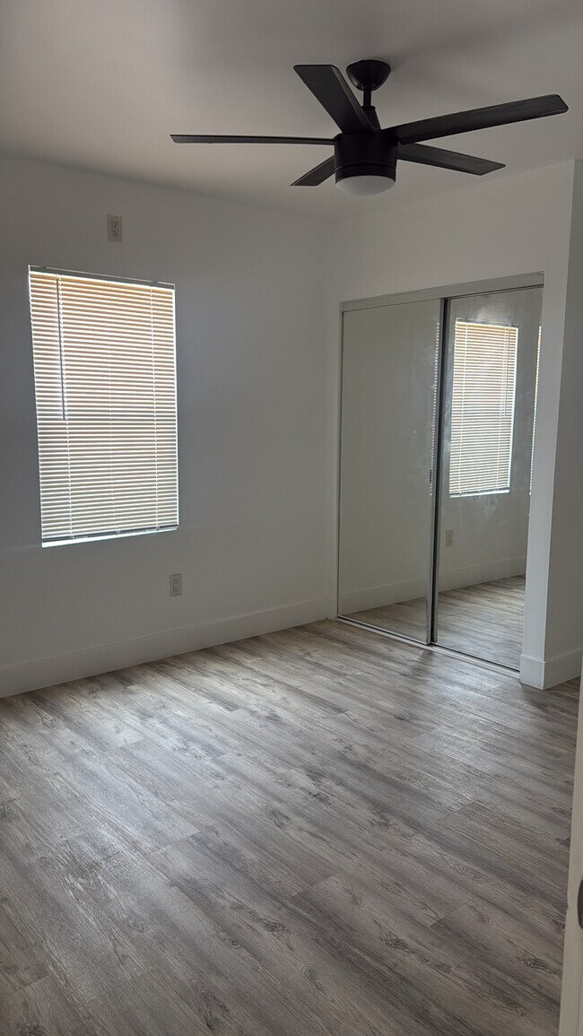 Building Photo - 4606 S Normandie Ave