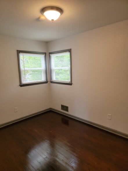 Building Photo - 5973-75 n 83rd st