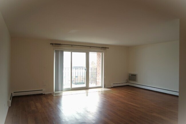 Building Photo - 10353 Dearlove Rd