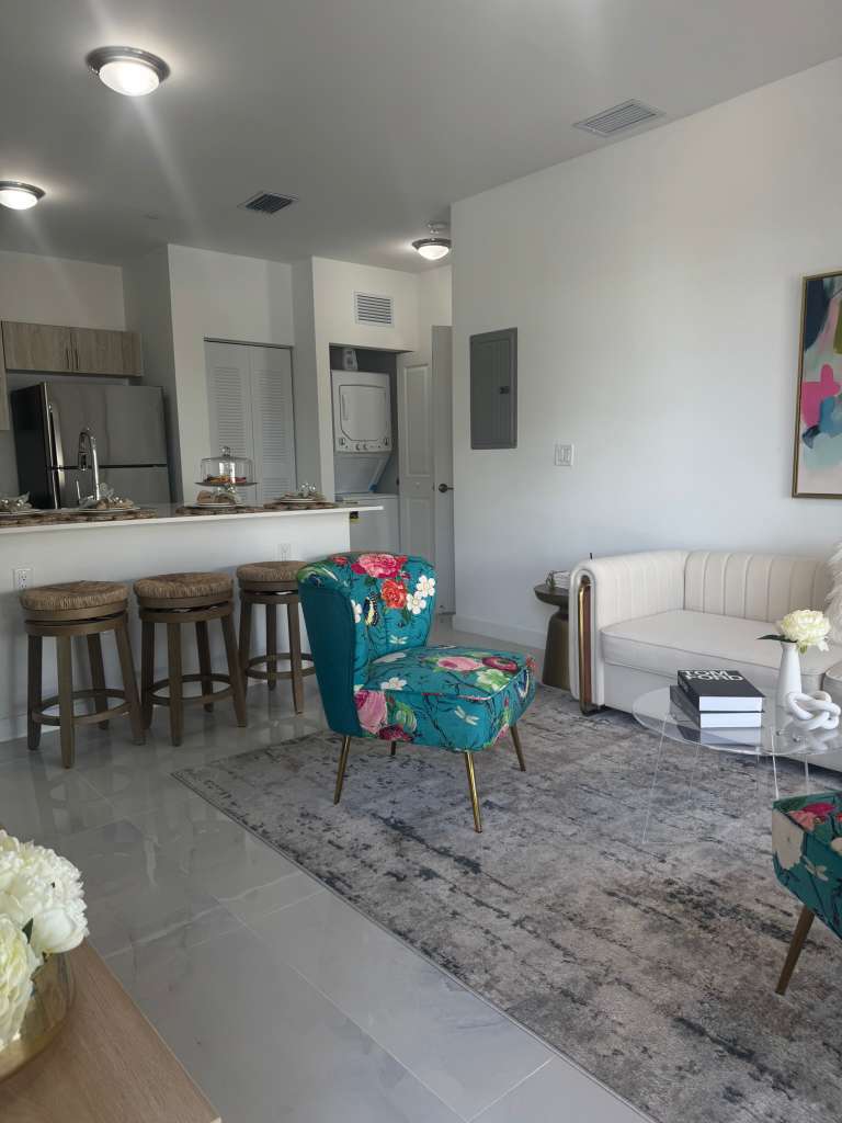 Building Photo - 6731 SW 13th St