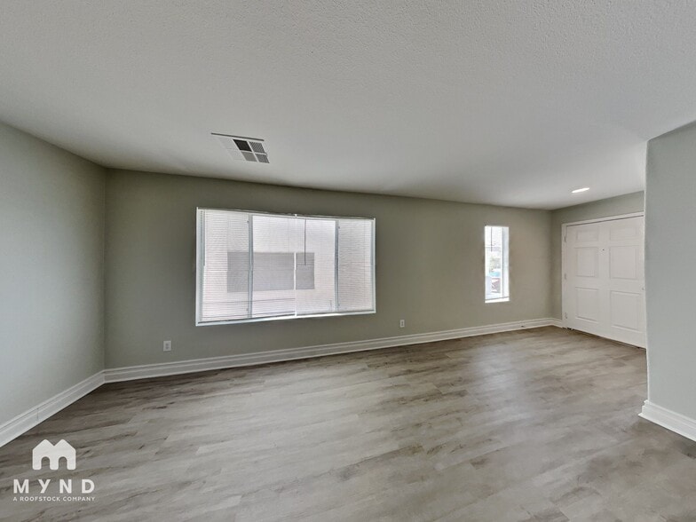 Building Photo - 6271 Stone Hollow Ave