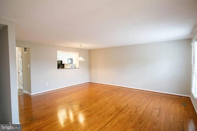 Building Photo - 344 Honey Locust Ct