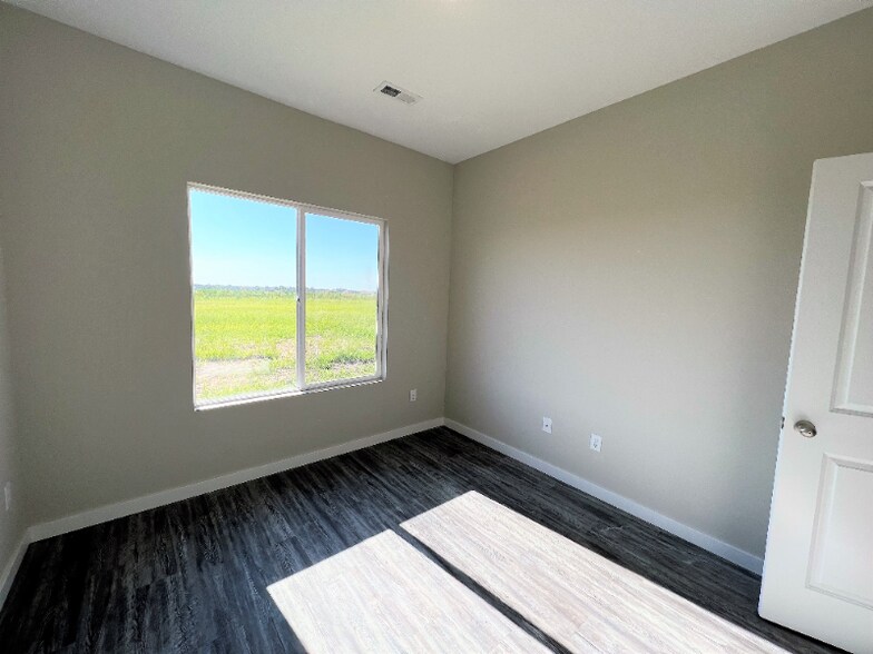 Building Photo - 13515 W Haskell Ct