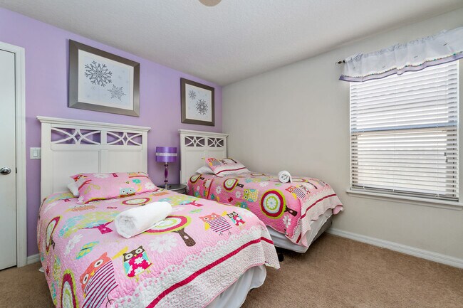 Building Photo - 8845 Rhodes St