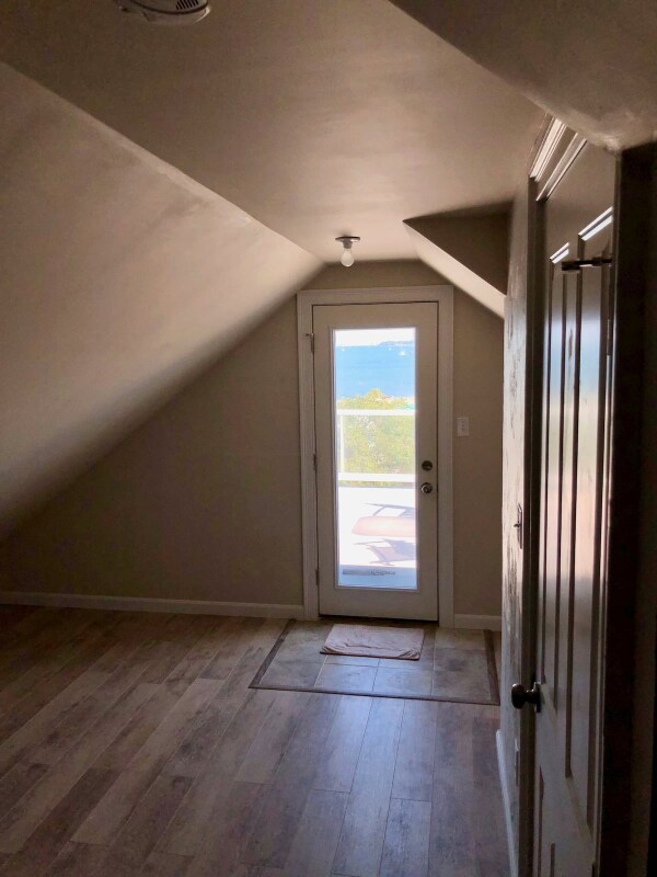 Building Photo - 17 The Strand