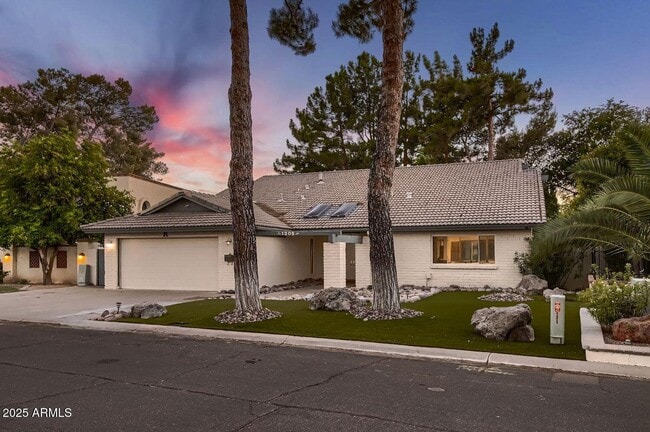 Building Photo - 1305 E Steamboat Bend Dr