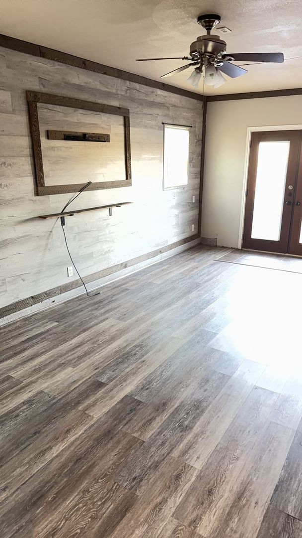Building Photo - 3 bedroom 1.5 bathroom! HOUSING ACCEPTED!