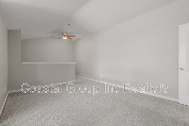 Building Photo - 2212 Lesner Crescent