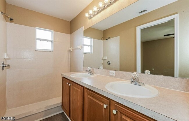 Building Photo - 140 SW 29th St