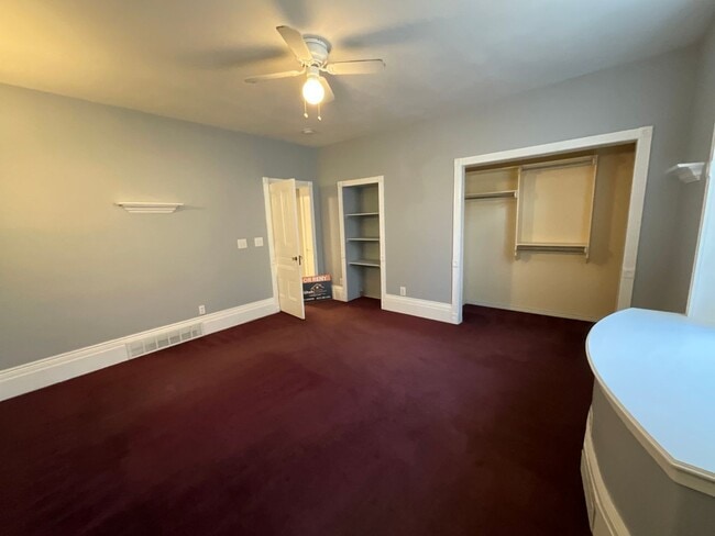 Building Photo - 2135