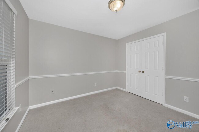 Building Photo - 180 Jarrett Ln