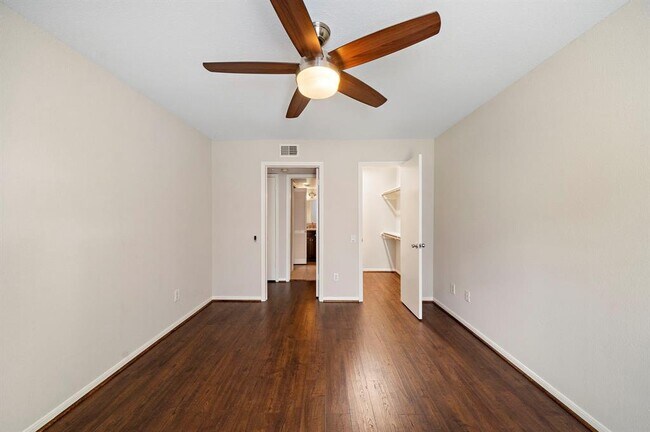 Building Photo - 1860 White Oak Dr