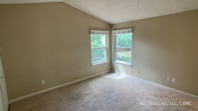 Building Photo - 210 Wallace St