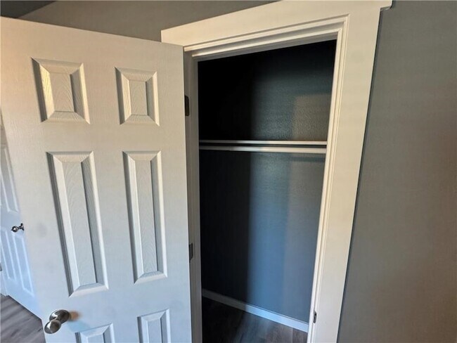 Building Photo - 70 N Hunter St