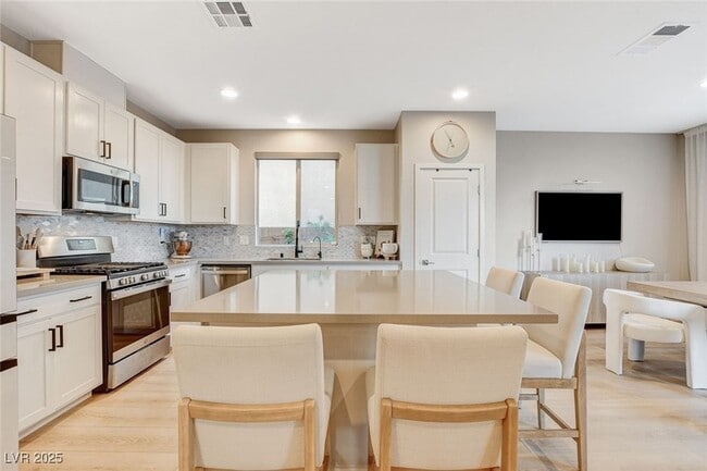 Building Photo - 9716 Jade Rise Ave