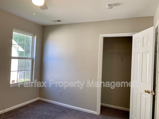 Building Photo - 1807 Fidelity Dr